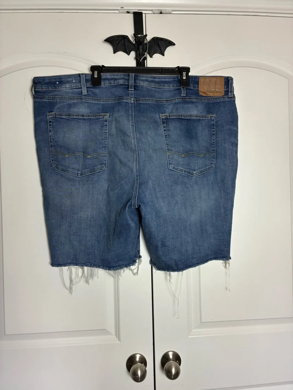 American Eagle Outfitters Men’s Distressed Dark Blue Denim Shorts size 48 - Picture 4 of 14